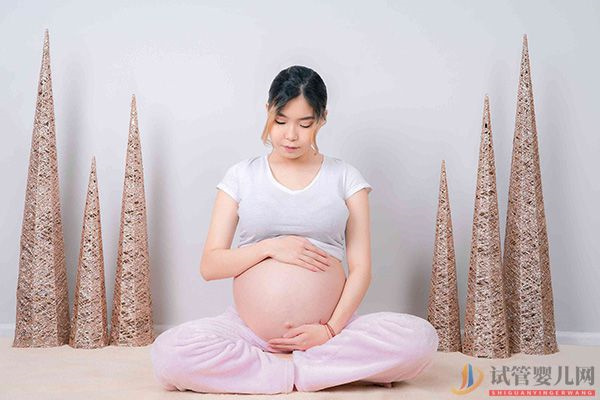孕妇肚圆可能怀女孩