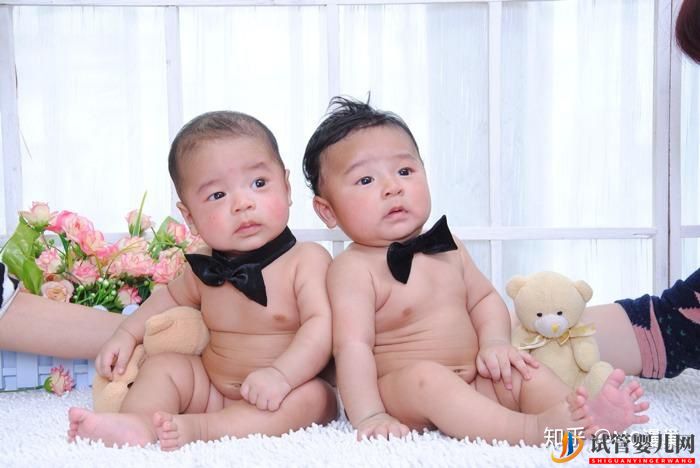 试管婴儿网:试管生双胞胎后悔了通过试管婴儿生下的双胞胎长得...(图1)