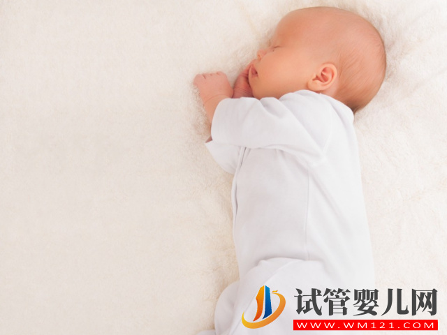 宝宝嗜睡可能会伴有不同程度的发热