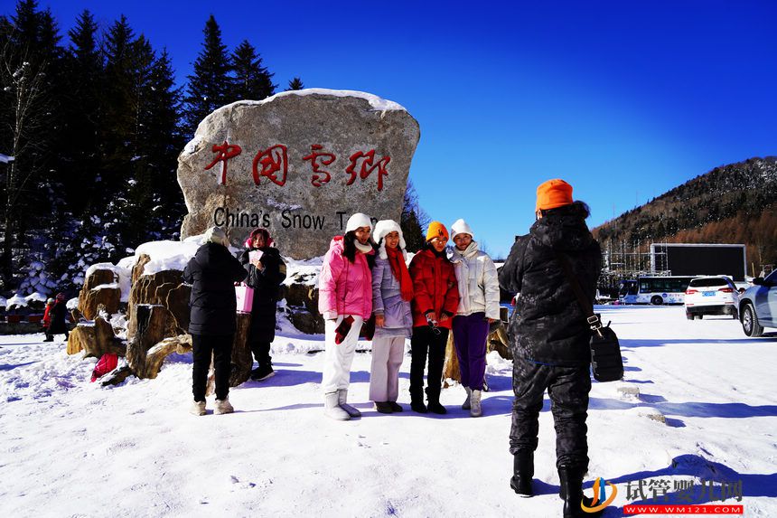 “雪”迎八方客 中国雪乡景区正式开园(图1)